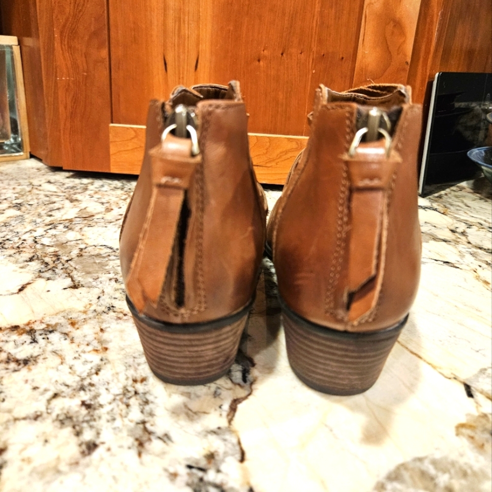 CLARK Ankle Boots - Picture 8 of 8
